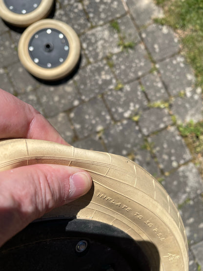 Mantel, Michelin weiss, , altes Längsprofil, mit 4 Kunststoff-Felgen, schneller Mantel, gebraucht