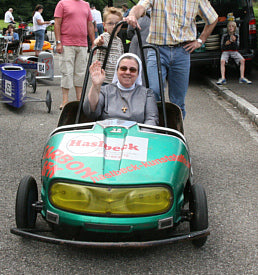 Seifenkisten Form Fun, Freie Karosse, Boxauto, GFK Bausatz Rohzustand, mit Fahrer